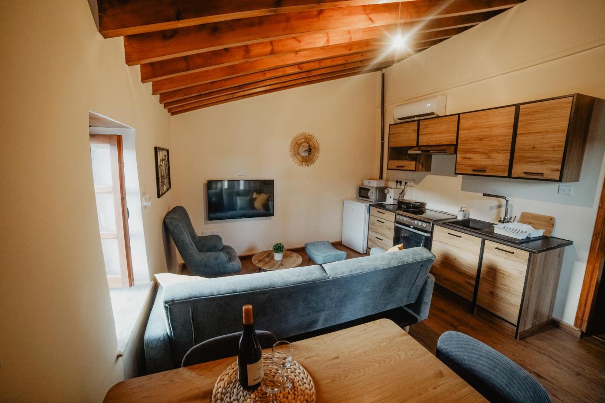 The Stonehouse Suites With Private Bath Spas Лімасол Екстер'єр фото