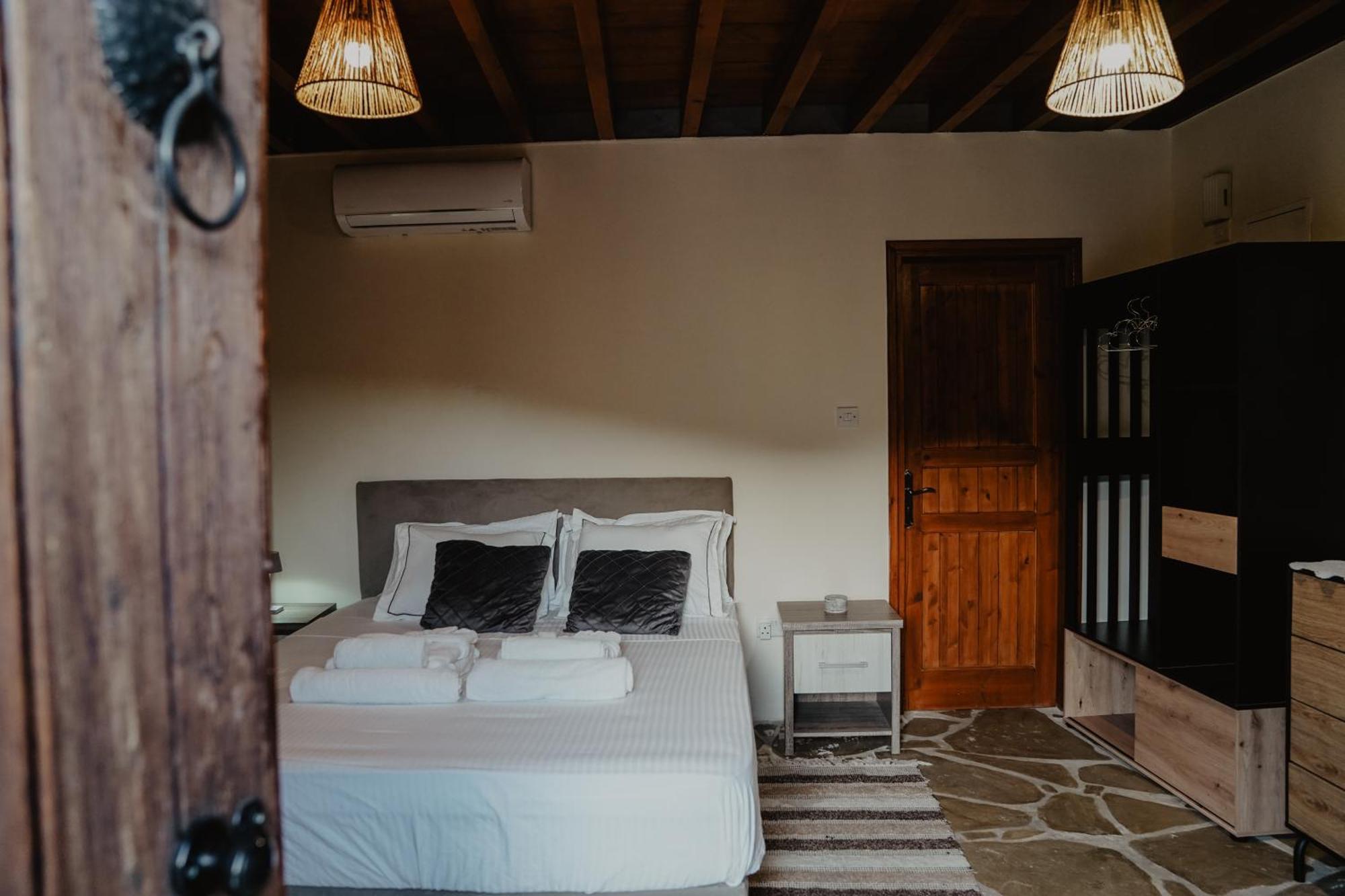The Stonehouse Suites With Private Bath Spas Лімасол Екстер'єр фото